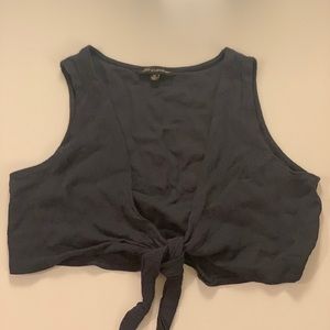 Cropped tie in front tank